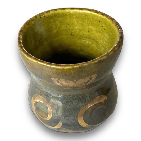 Bud Vase or Pen-Pencil Pottery in Olive Green with Genuine Gold Butterflies - Picture 2 of 6